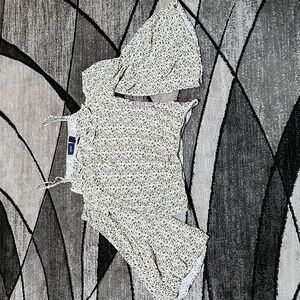 BUCKLE DAYTRIP COLD-SHOULDER CROP CINCHED BELL-SLEEVES  BLOUSE TOP